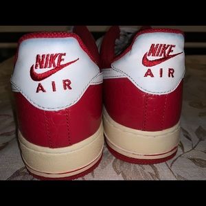 Nike Air Force 1 red